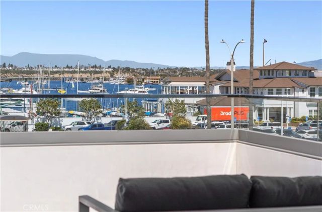 800 W Oceanfront, Newport Beach, CA 92661
