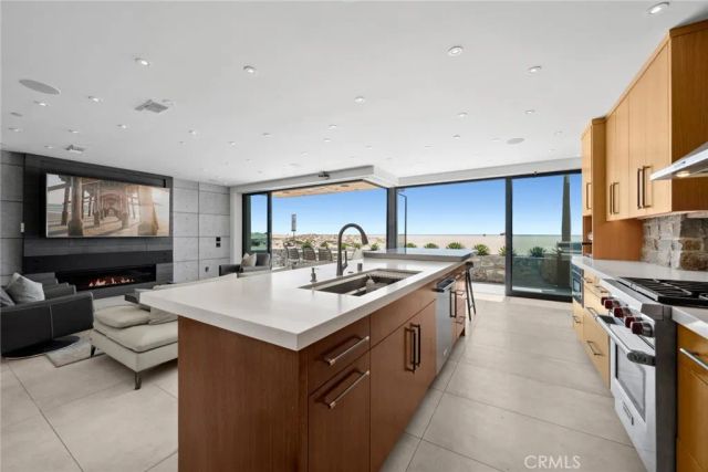 800 W Oceanfront, Newport Beach, CA 92661