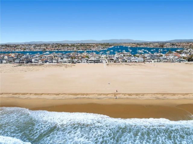 800 W Oceanfront, Newport Beach, CA 92661