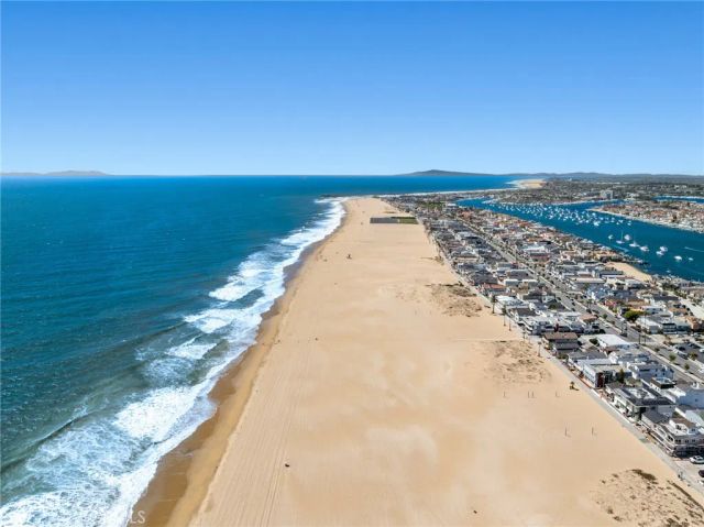 800 W Oceanfront, Newport Beach, CA 92661