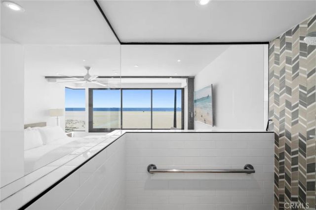 800 W Oceanfront, Newport Beach, CA 92661