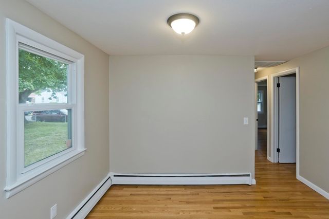 82 Gill St, Chicopee, MA 01013