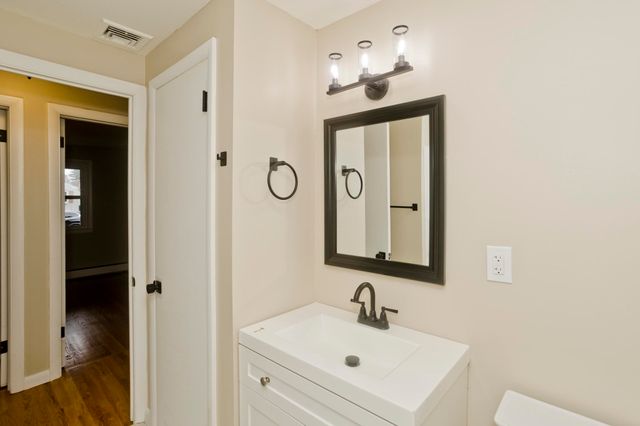 82 Gill St, Chicopee, MA 01013