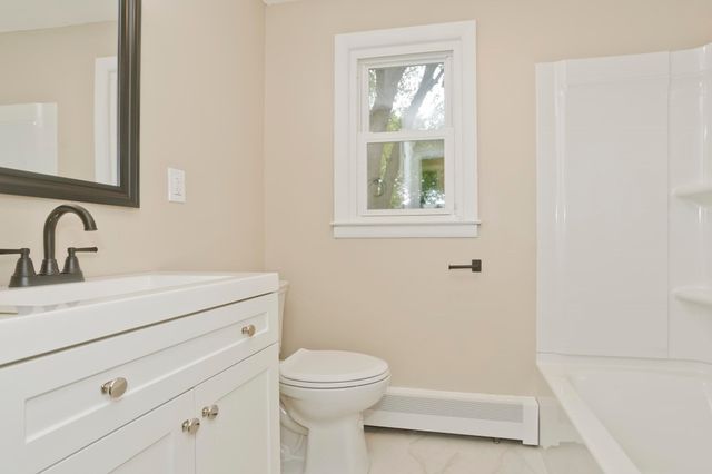 82 Gill St, Chicopee, MA 01013