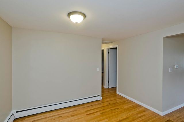 82 Gill St, Chicopee, MA 01013