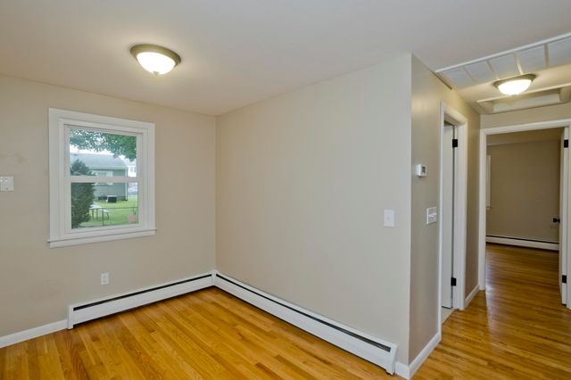 82 Gill St, Chicopee, MA 01013