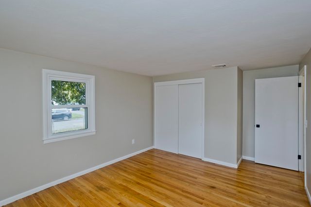 82 Gill St, Chicopee, MA 01013