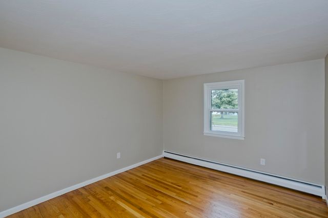 82 Gill St, Chicopee, MA 01013
