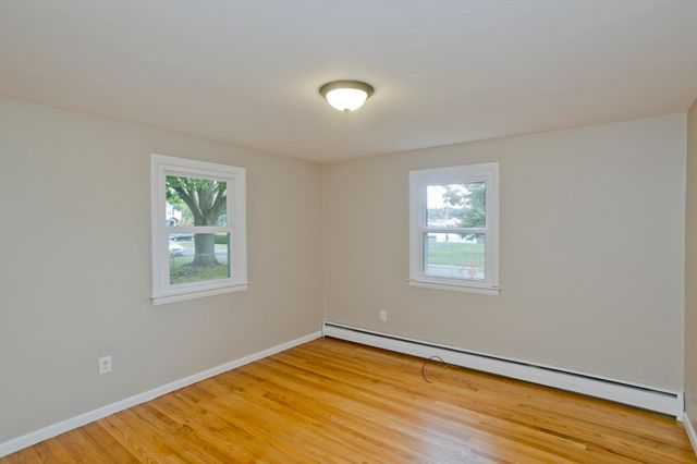 82 Gill St, Chicopee, MA 01013