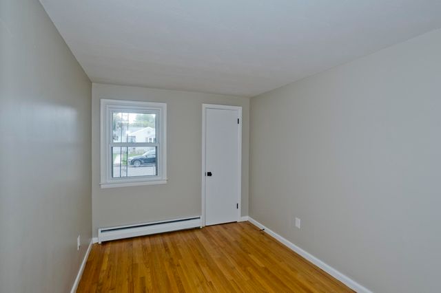 82 Gill St, Chicopee, MA 01013