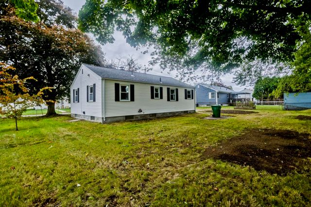 82 Gill St, Chicopee, MA 01013