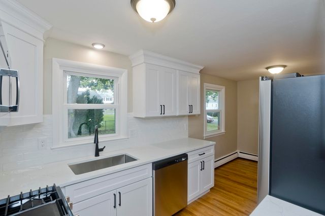 82 Gill St, Chicopee, MA 01013
