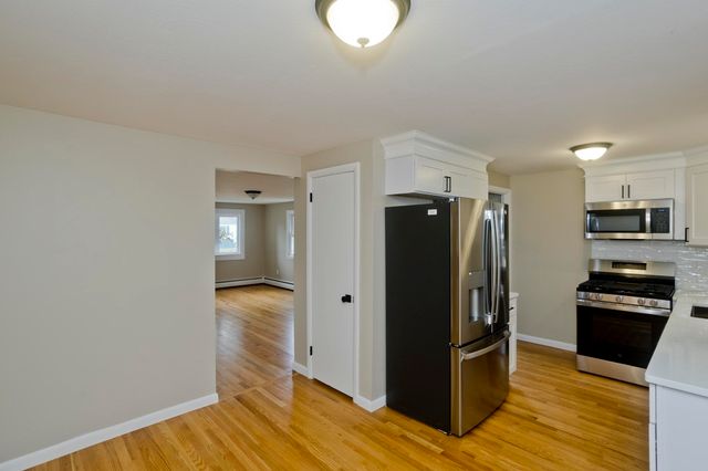 82 Gill St, Chicopee, MA 01013