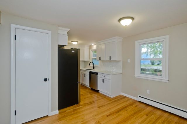 82 Gill St, Chicopee, MA 01013