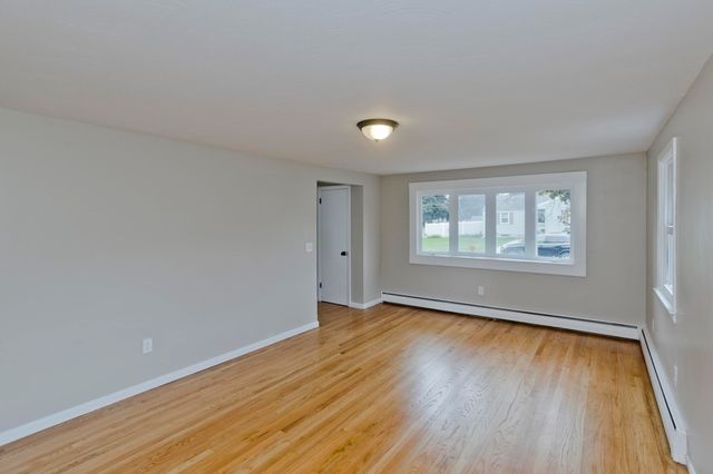 82 Gill St, Chicopee, MA 01013