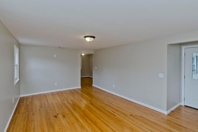 82 Gill St, Chicopee, MA 01013