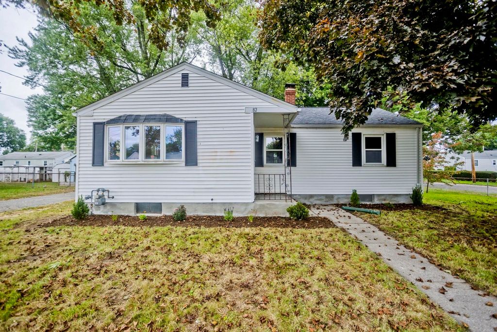 82 Gill St, Chicopee, MA 01013