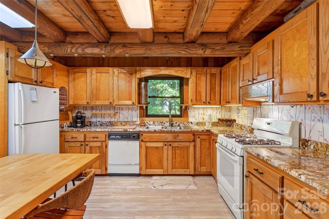 221 Hammer Hollow Drive, Marion, NC 28752