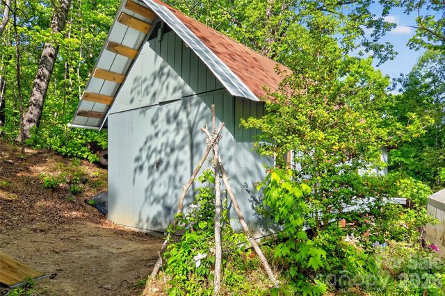 221 Hammer Hollow Drive, Marion, NC 28752