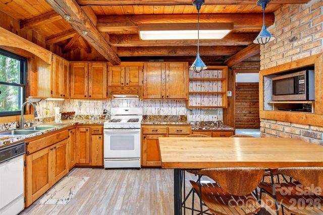 221 Hammer Hollow Drive, Marion, NC 28752