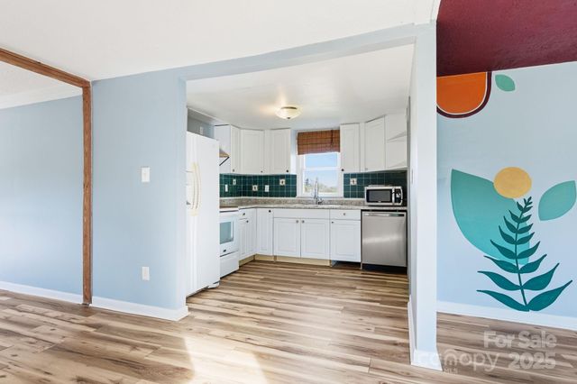 105 Smith Graveyard Road, Asheville, NC 28806