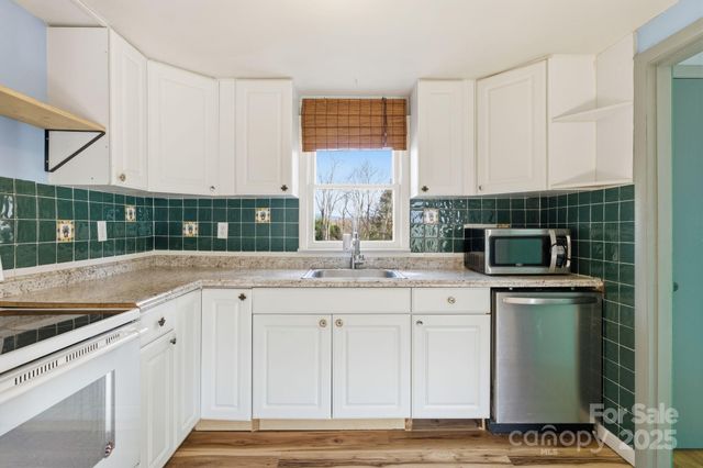 105 Smith Graveyard Road, Asheville, NC 28806