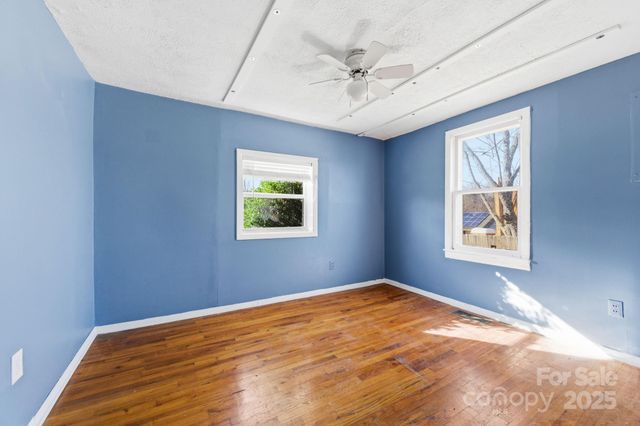 105 Smith Graveyard Road, Asheville, NC 28806