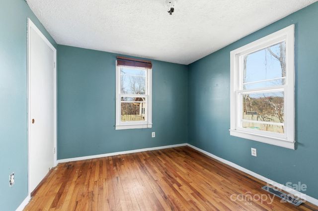 105 Smith Graveyard Road, Asheville, NC 28806