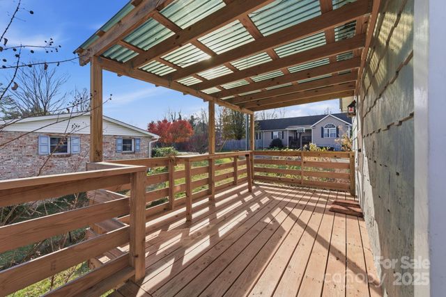 105 Smith Graveyard Road, Asheville, NC 28806