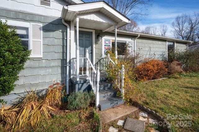 105 Smith Graveyard Road, Asheville, NC 28806