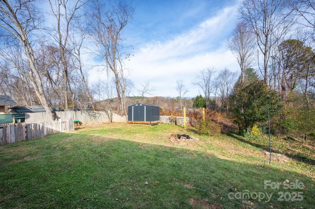 105 Smith Graveyard Road, Asheville, NC 28806