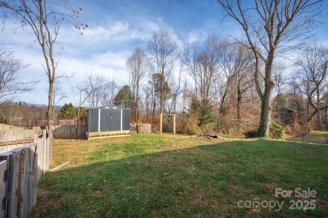 105 Smith Graveyard Road, Asheville, NC 28806