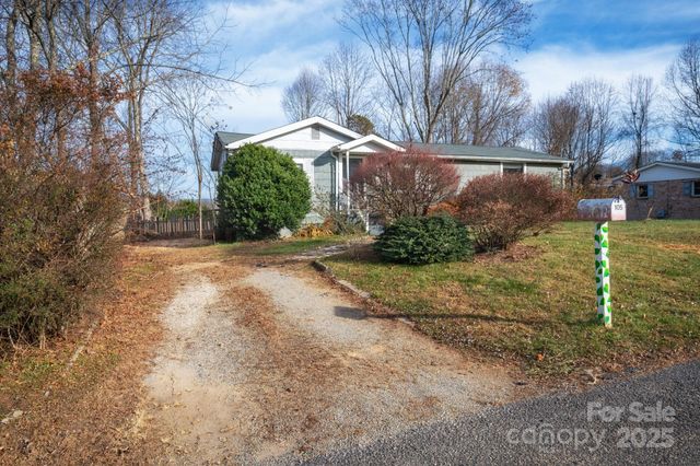 105 Smith Graveyard Road, Asheville, NC 28806