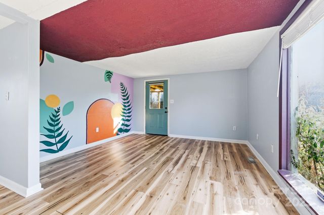 105 Smith Graveyard Road, Asheville, NC 28806