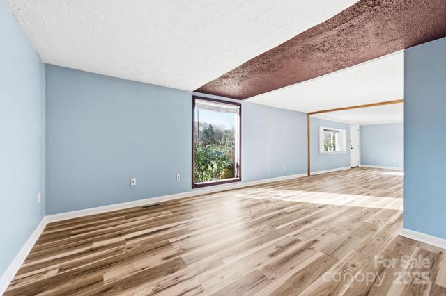 105 Smith Graveyard Road, Asheville, NC 28806