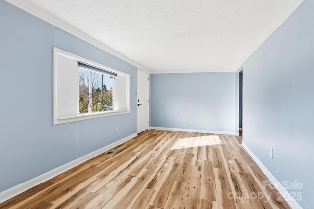 105 Smith Graveyard Road, Asheville, NC 28806