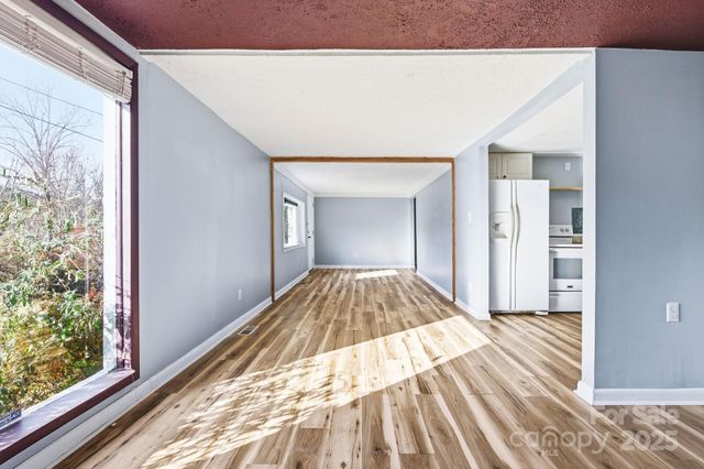 105 Smith Graveyard Road, Asheville, NC 28806