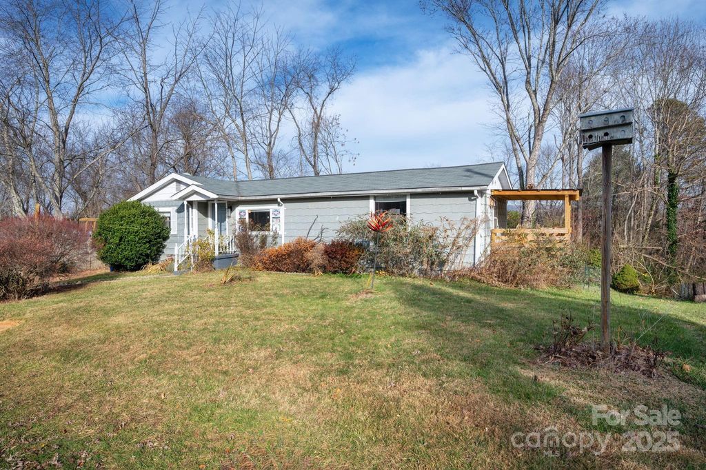 105 Smith Graveyard Road, Asheville, NC 28806