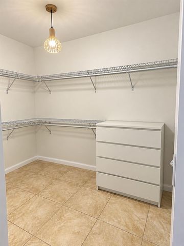 18870 NW 57th Avenue 202, Hialeah, FL 33015