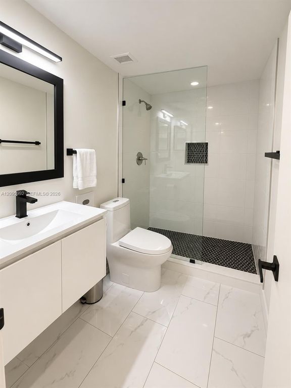 18870 NW 57th Avenue 202, Hialeah, FL 33015