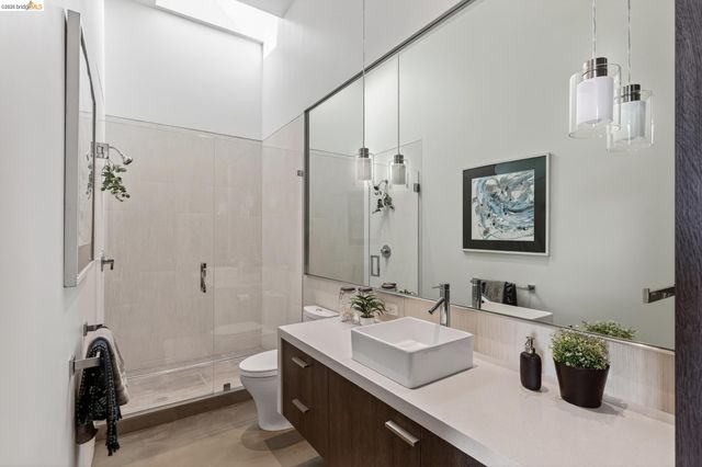 811 Folger Ave, Berkeley, CA 94710