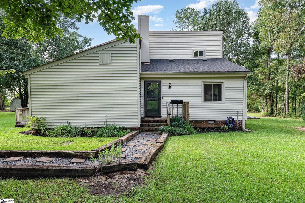 1745 Wilson Drive, Laurens, SC 29360