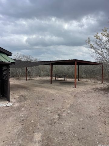 250 Live Oak Spur, George West, TX 78022