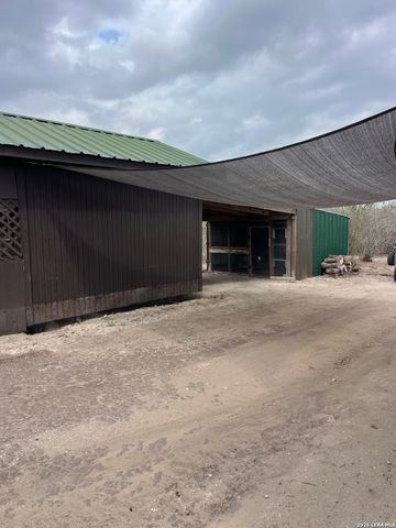 250 Live Oak Spur, George West, TX 78022