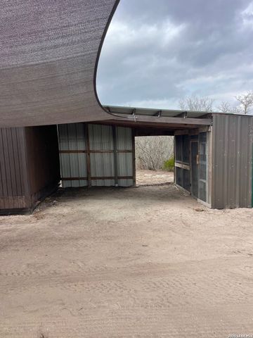 250 Live Oak Spur, George West, TX 78022