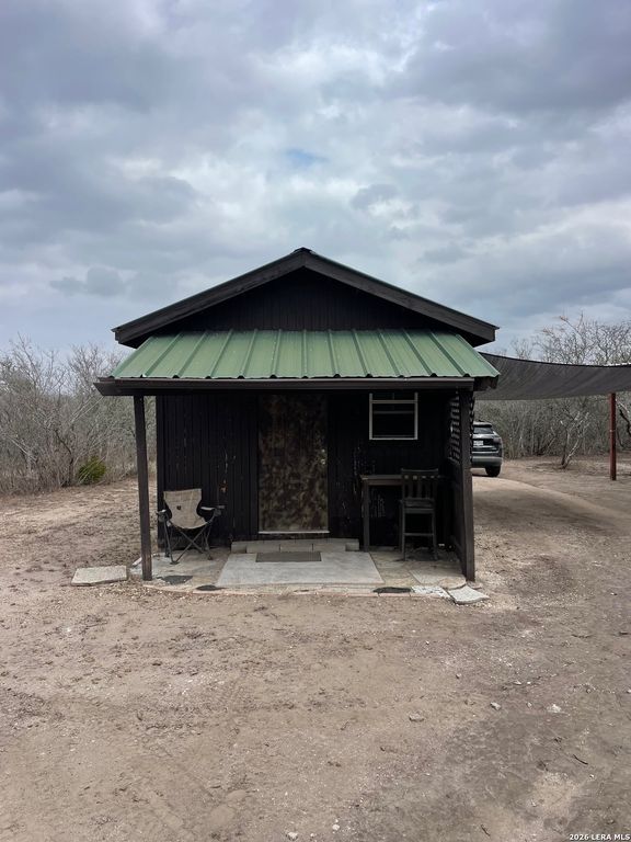 250 Live Oak Spur, George West, TX 78022