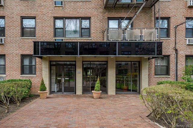 4 BIRCHWOOD 1B, Mineola, NY 11501