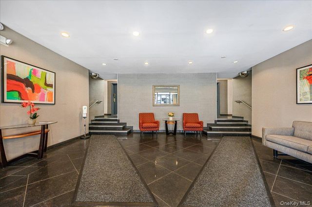 4 BIRCHWOOD 1B, Mineola, NY 11501