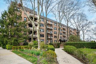 4 BIRCHWOOD 1B, Mineola, NY 11501