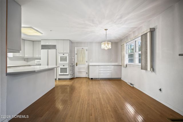 31 East Drive, Toms River, NJ 08753